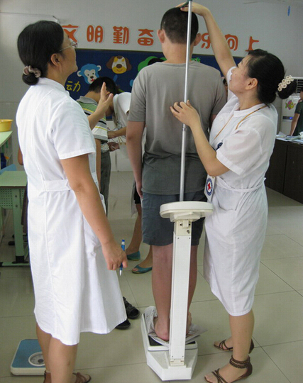 华西村人均收入_云南人均身高