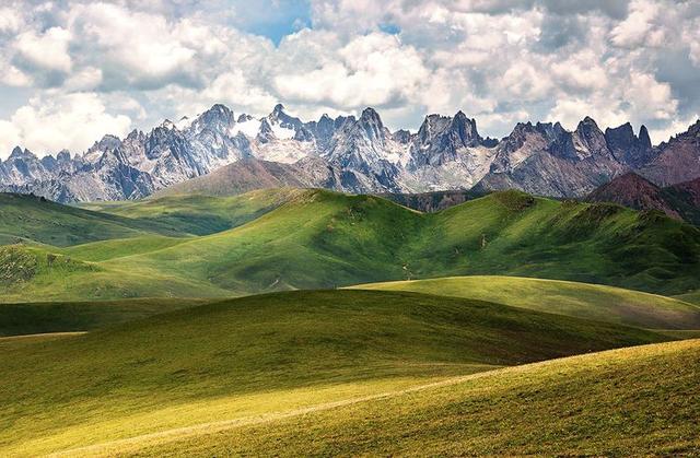 在祁连山草原可以骑马吗?