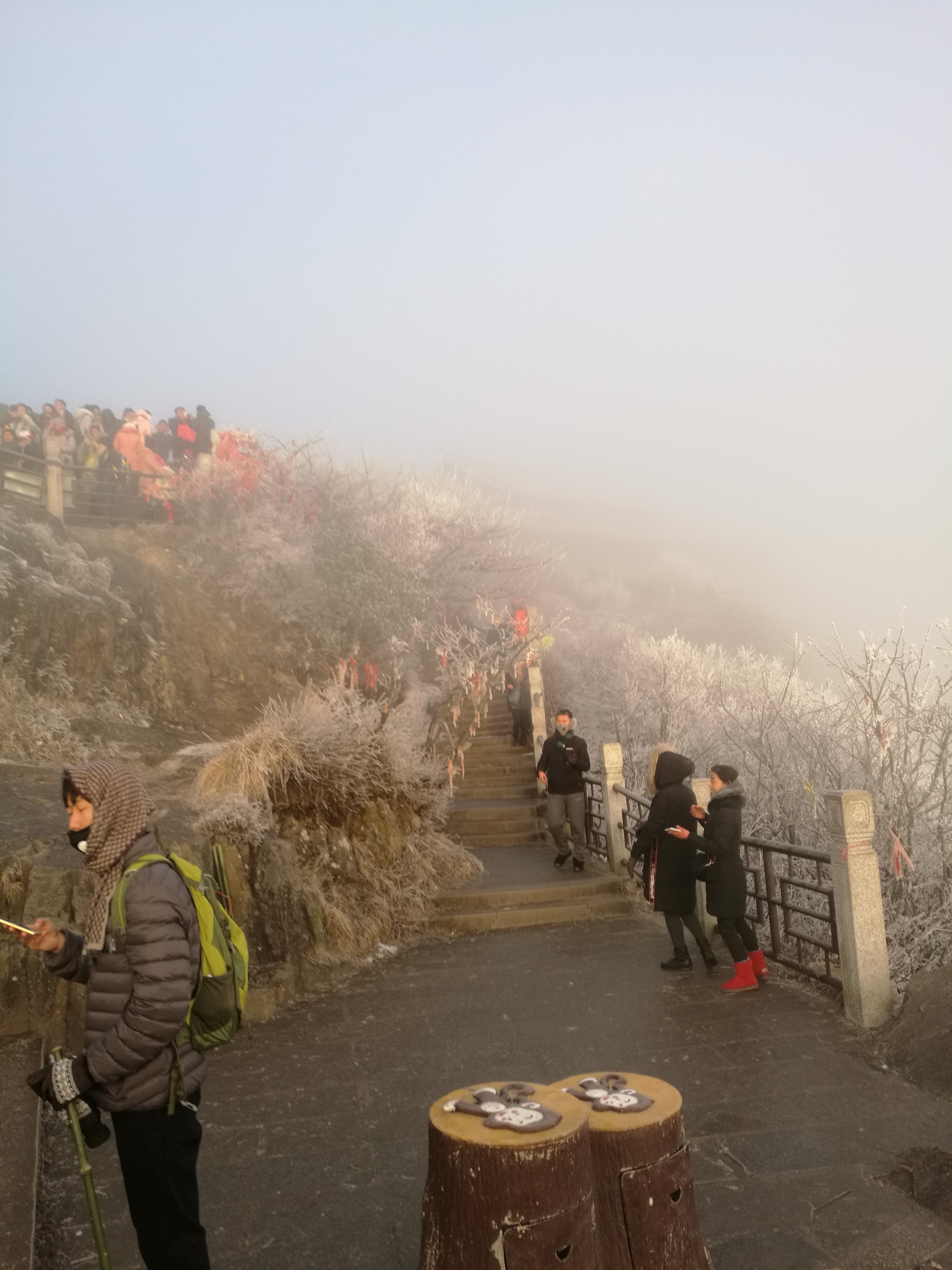 去峨眉山怎么穿搭_峨眉山金顶图片(3)