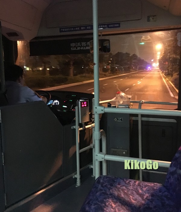 公交车让座图片_让座还是让座_让座吐图片