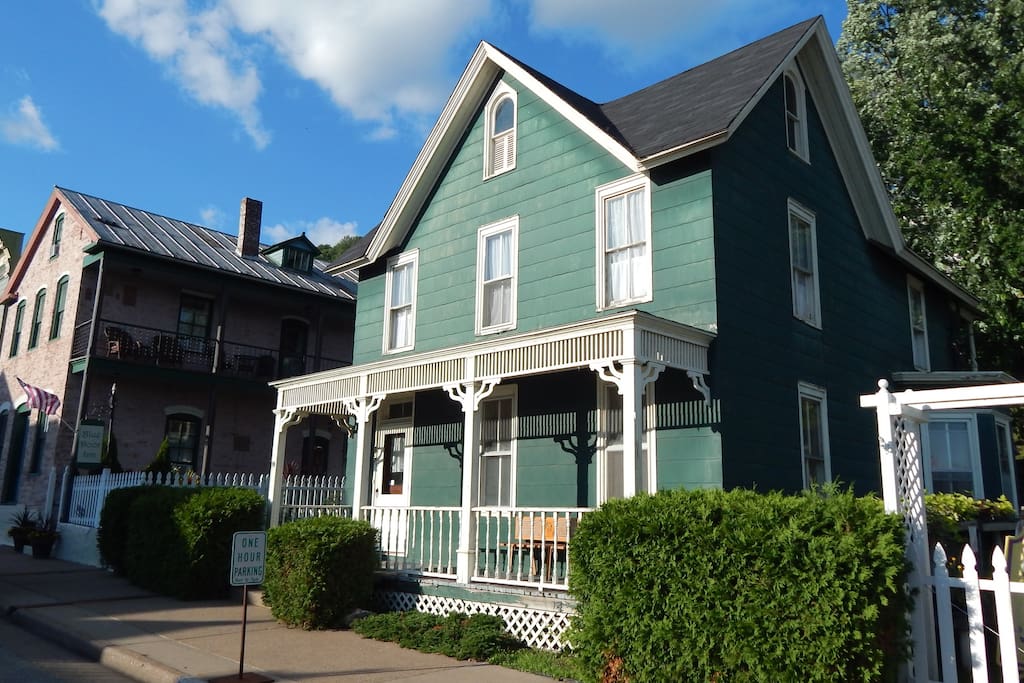 cottage rooms at blue door inn