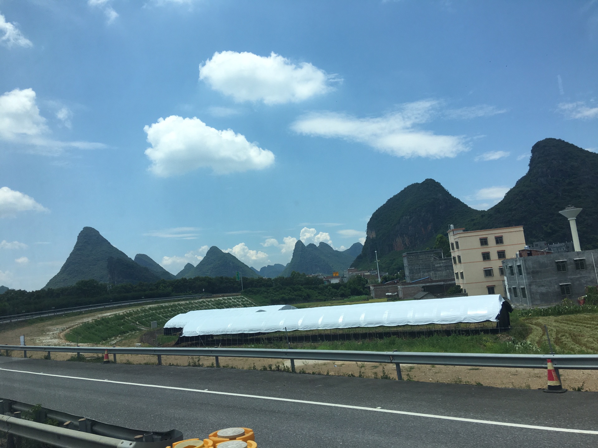 贺州 人均_贺州学院(3)