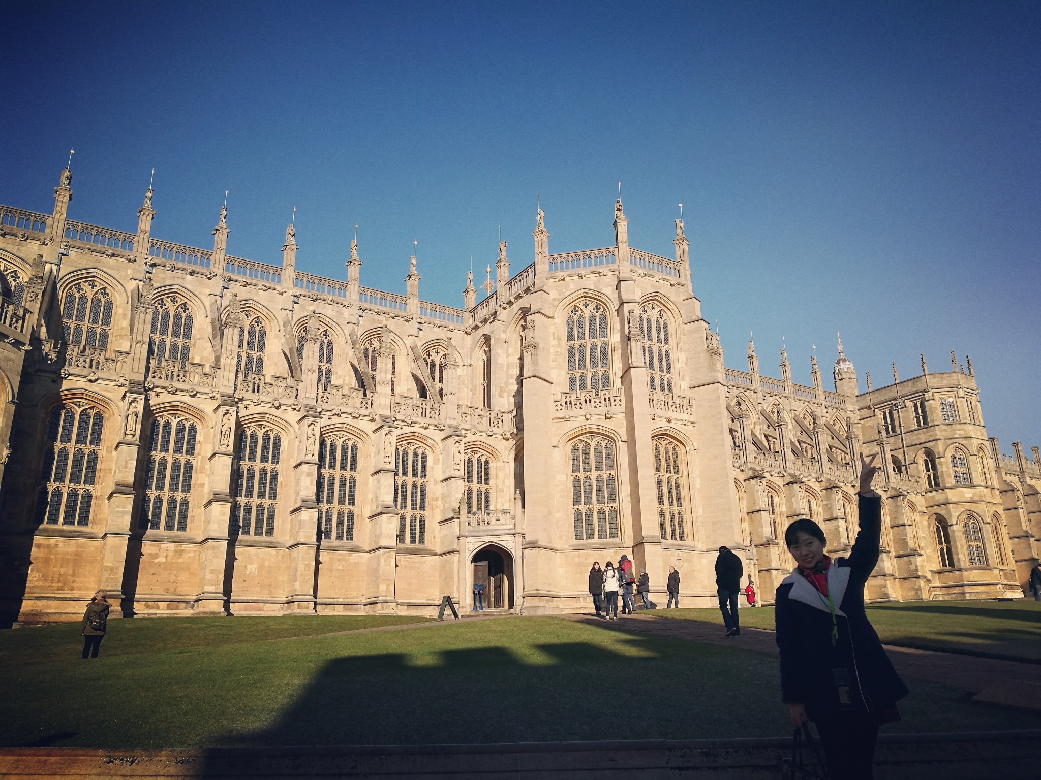 英国莎城堡 windsor castle,世界上有人居住的城堡中最大的一个_游记