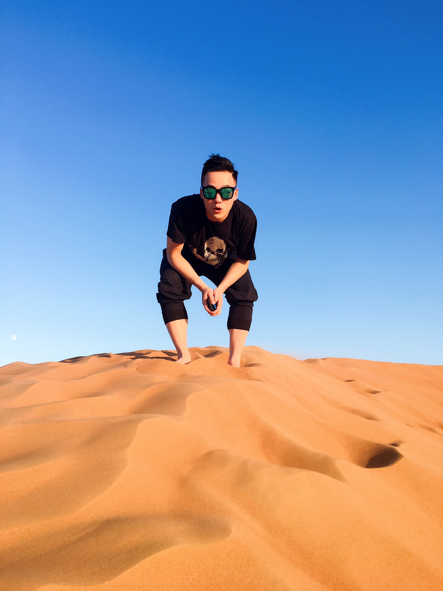 为了跳伞去迪拜!