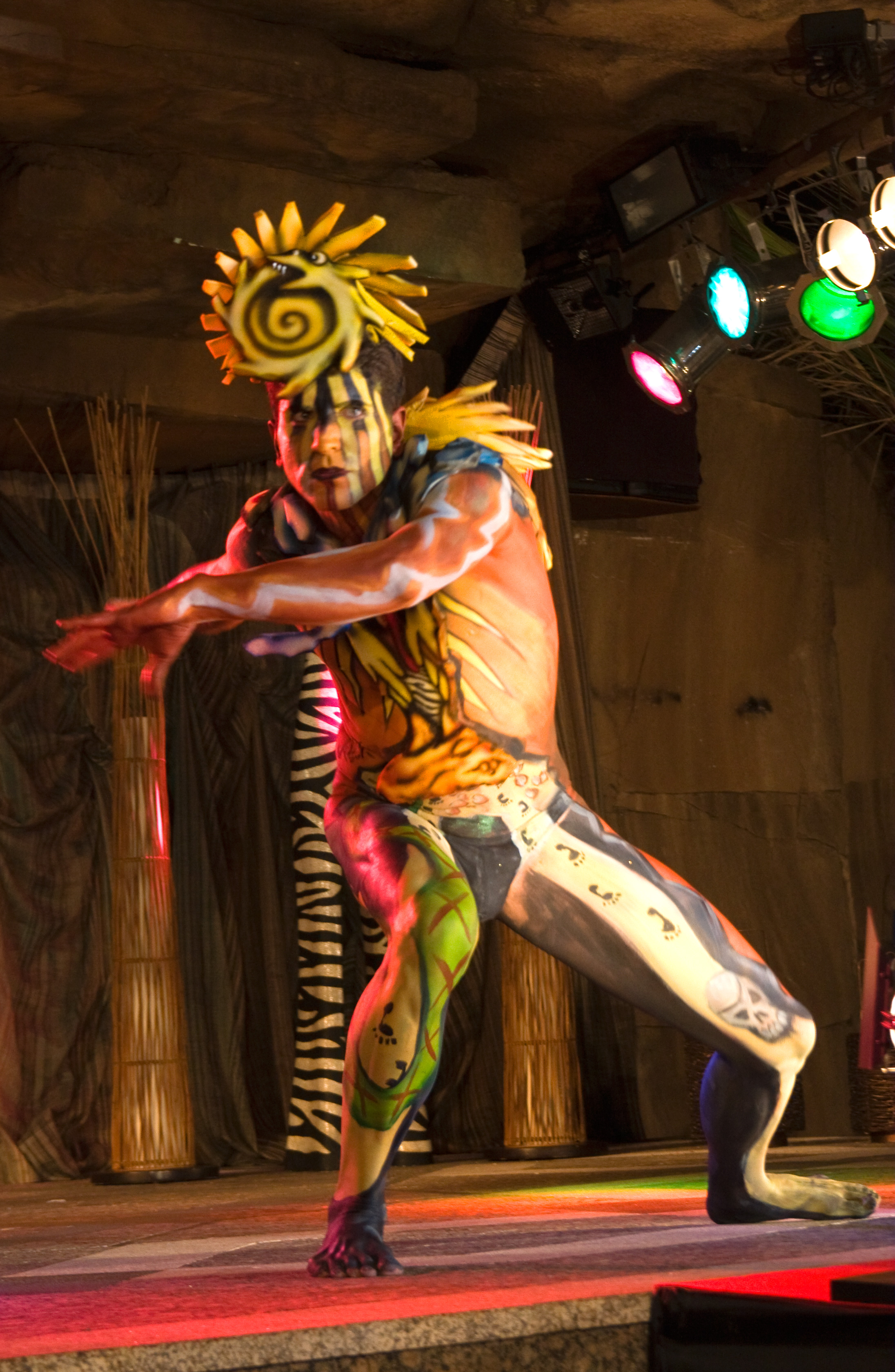 06 早餐后塔那市内游览,参观马达加斯加著名古迹女王宫和总理府.