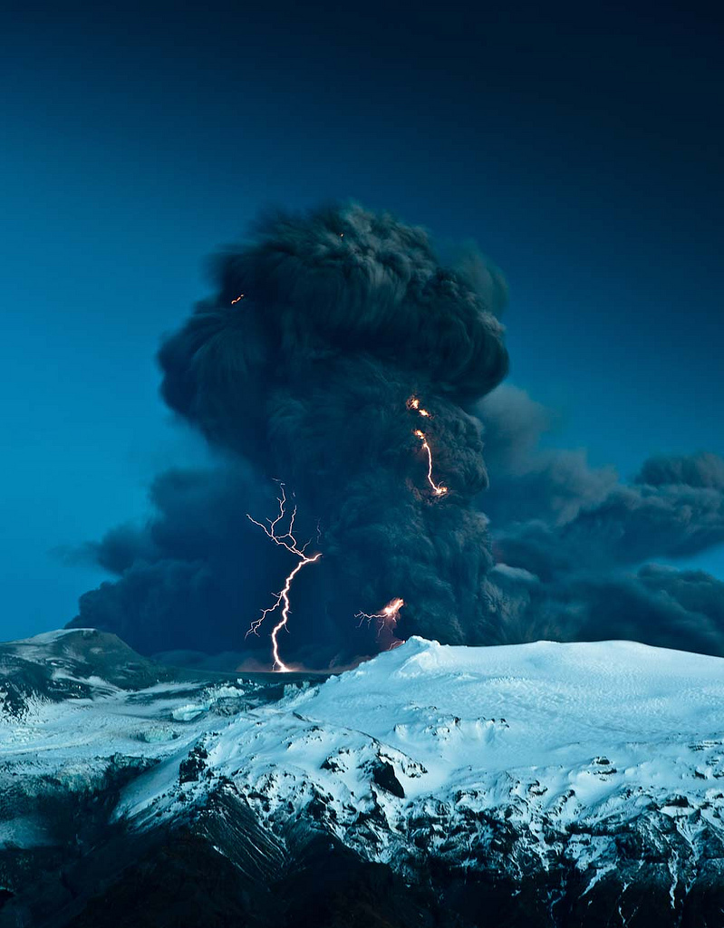 [转] 冰岛埃亚菲亚德拉冰盖火山爆发2010年