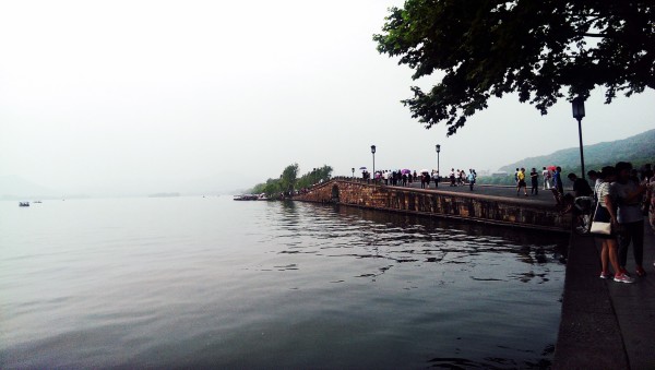 西湖游船哪个路线好 wKgBs1dbr_2AHXzKAAfb-8xDy0o41.jpeg?imageView2%2F2%2Fw%2F600%2Fh%2F600%2Fq%2F90