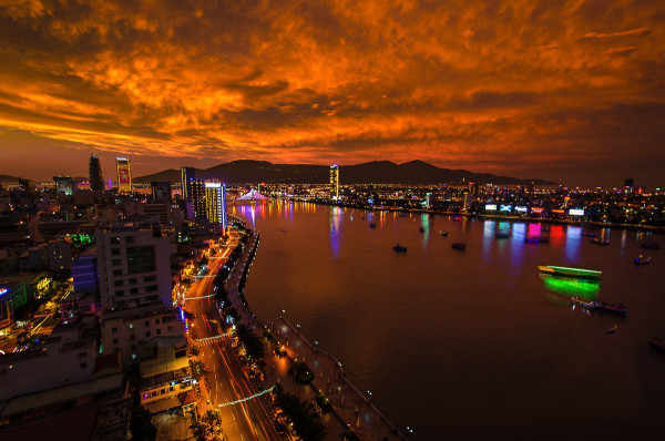 旅游夜景最好的地方 wKgBs1eemXSAIEVSAAR-n0t3o7g26.jpeg?imageView2%2F2%2Fw%2F600%2Fq%2F90