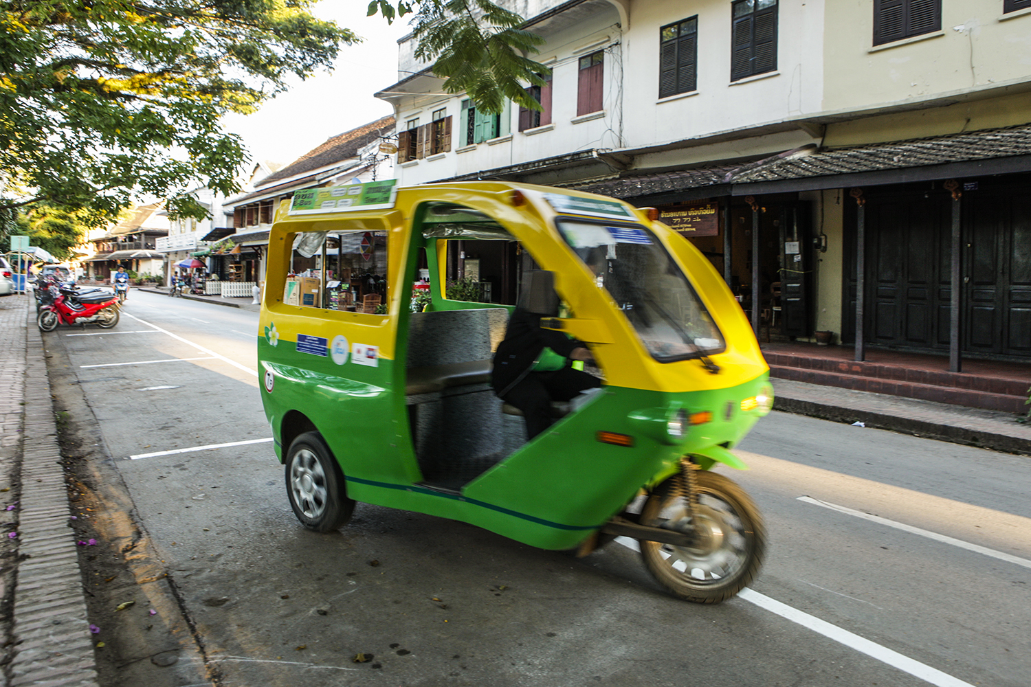   琅勃拉邦的环城小公交